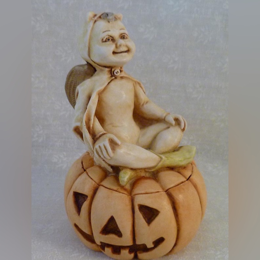 Vintage!Harmony Kingdom "Pumpkinfest” trinket box.